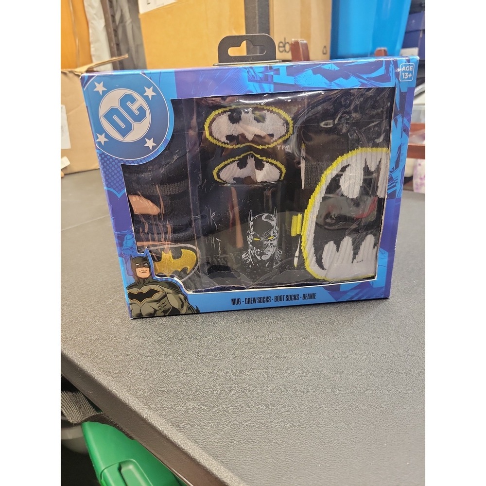 DC Batman 4-piece Gift Set Crew Socks & Beanie & Boot Socks & Mug Superhero